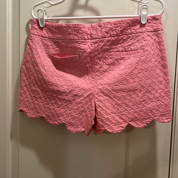Scallop edge texture fabric short shorts in Barbie tone Pink - Picture 5 of 7